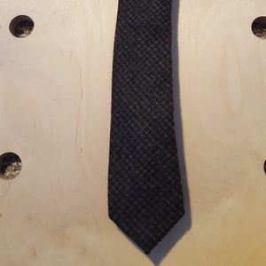English wool tie in houndstooth